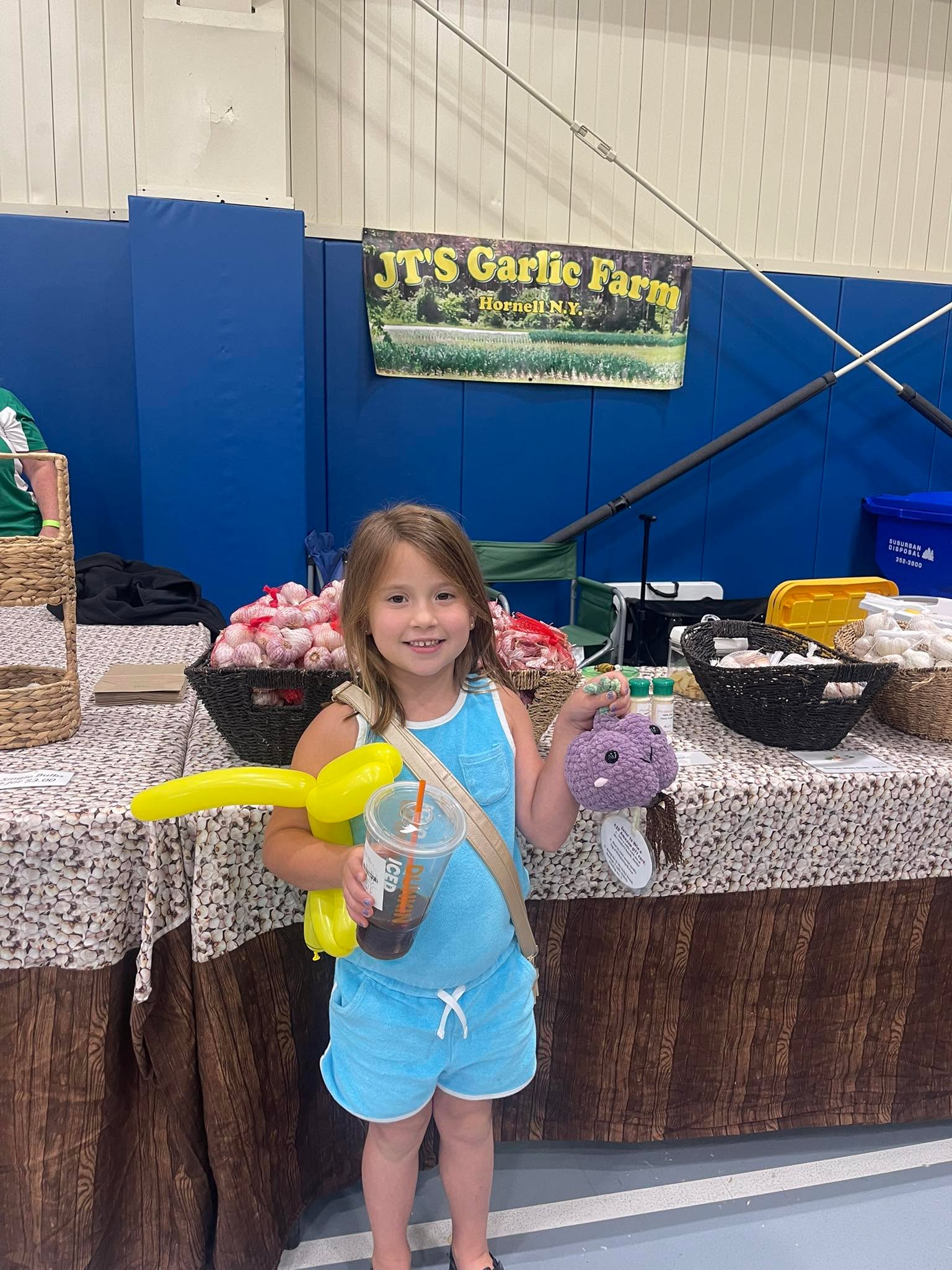 Mia found a Garlic Friend!